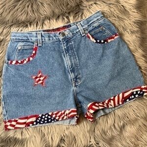 Vintage custom classic Gloria Vanderbilt American flag embellished denim shorts